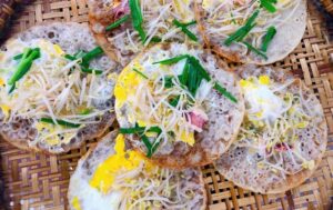 Khám Phá Bánh Xèo Phú Yên: Hương Vị Độc Đáo Khó Quên
